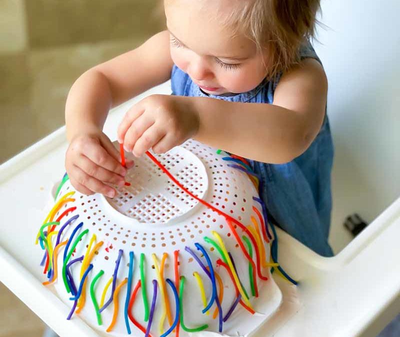Toddler Fine Motor Skills – Spaghetti Pull Sensory Play