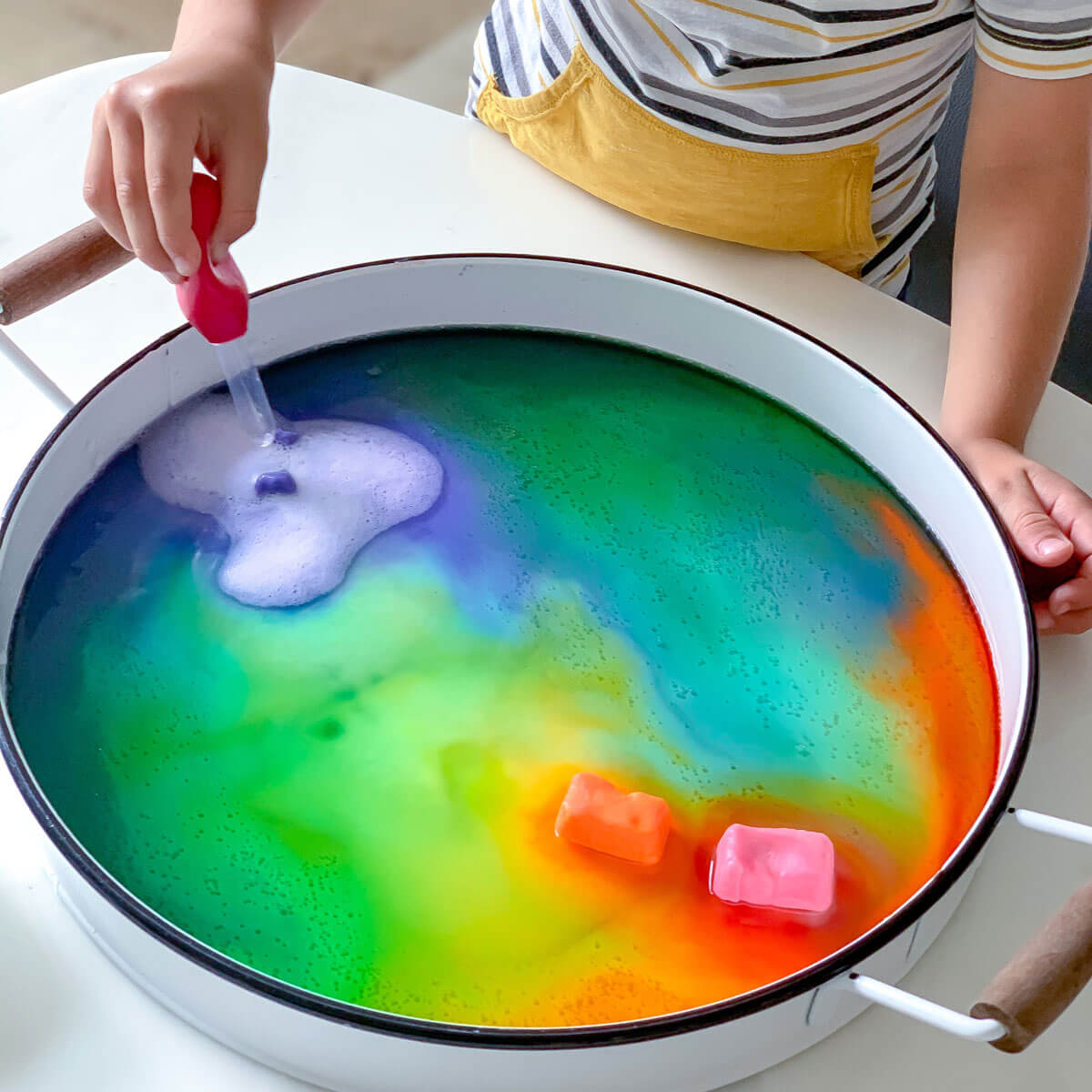 rainbow-science-experiment-frozen-baking-soda-vinegar-science-kids-toddlers