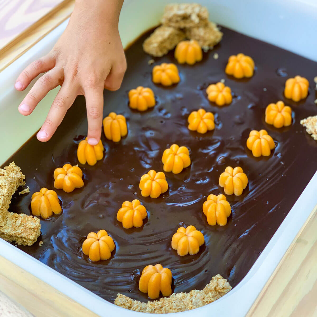 messy play for toddlers pumpkin patch pudding sensory play