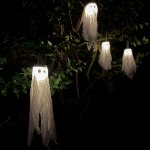 DIY Ghost – Easy & Inexpensive Halloween Decoration!