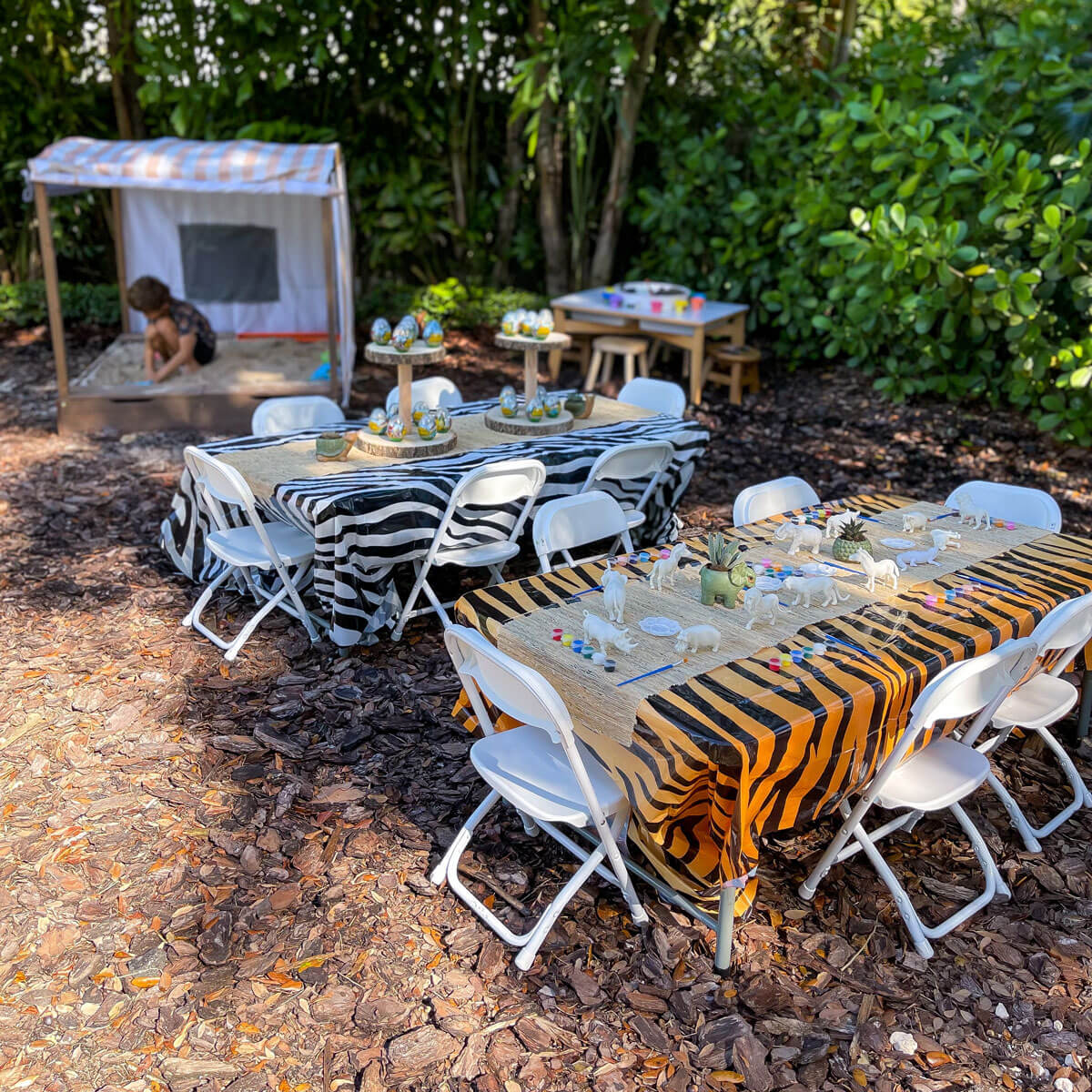 animal themed party table decor