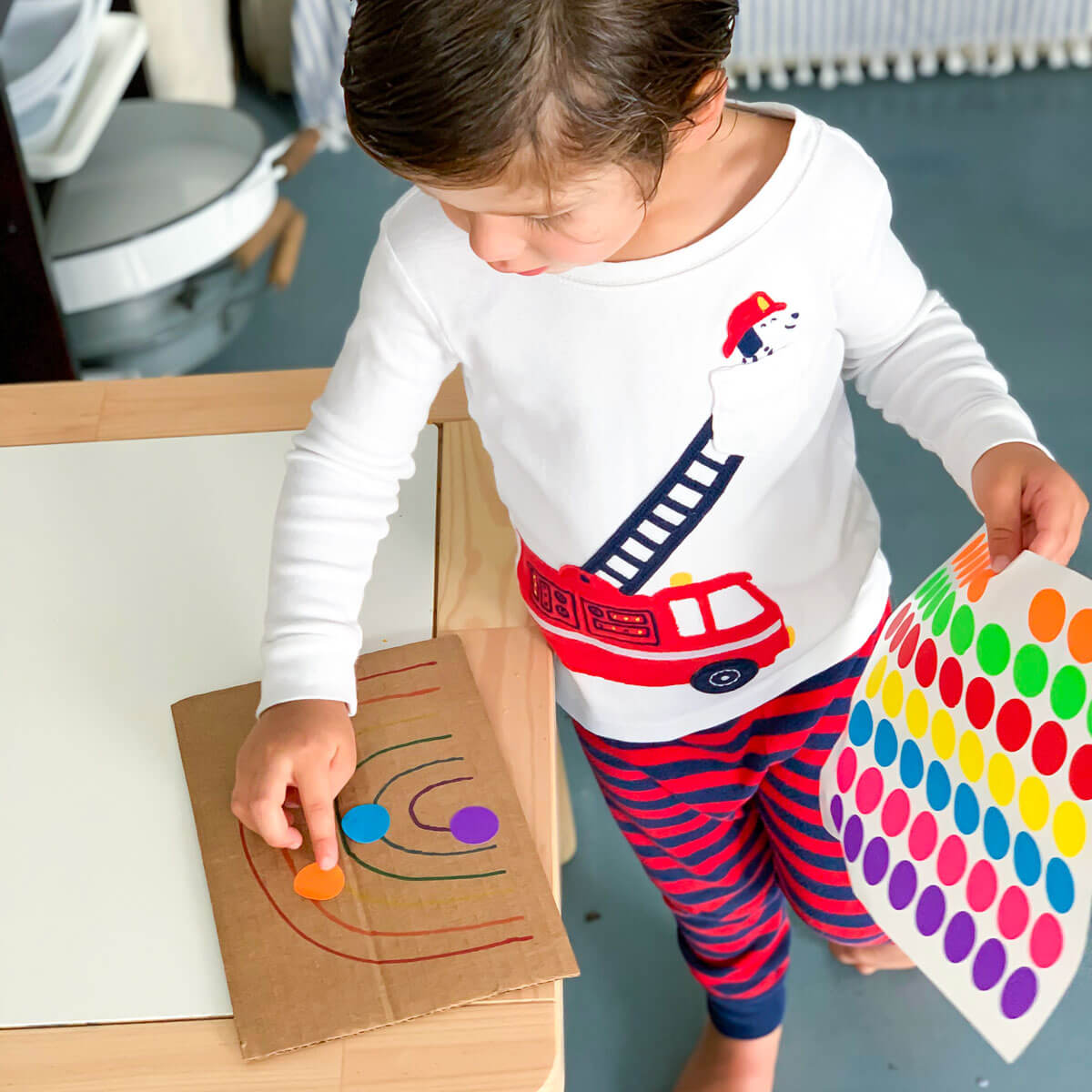 rainbow activity using dot stickers also have free printable dot the rainbow activity