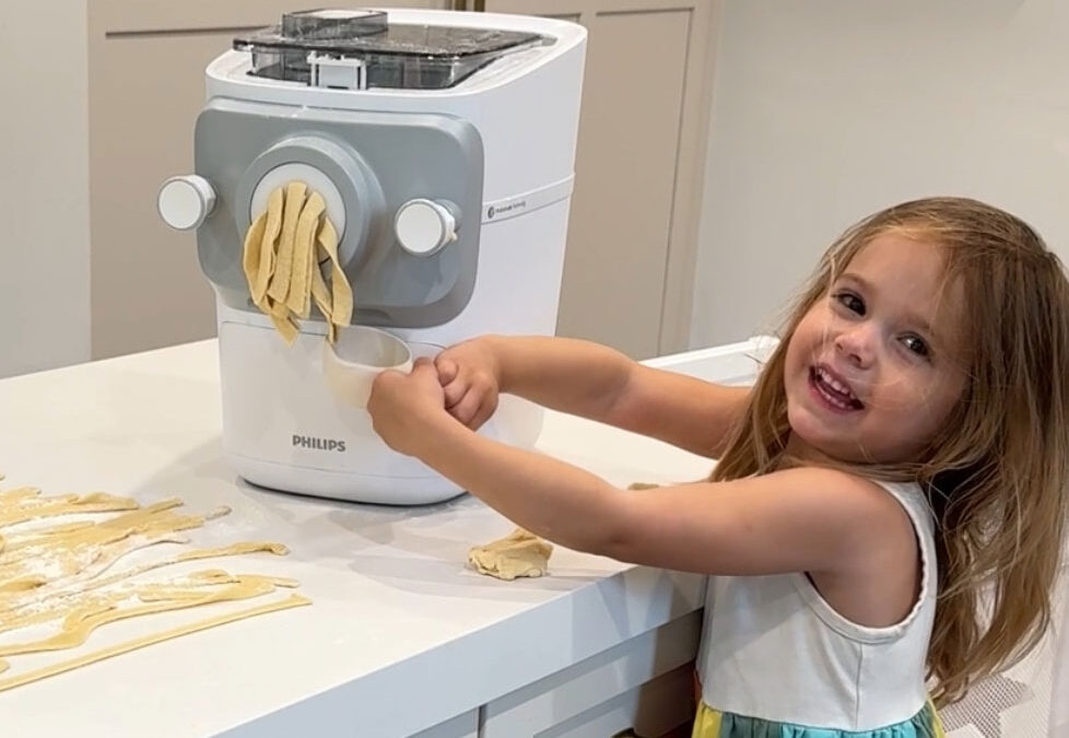 How to Use the Philips Pasta Maker 7000 and Its Shape Discs